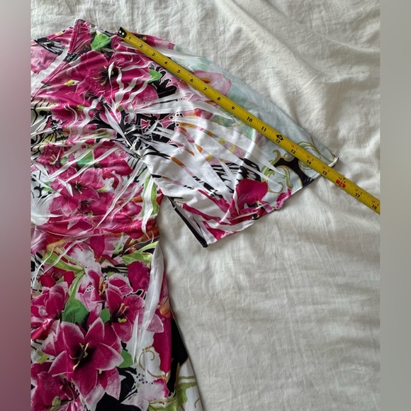 ONE WORLD Pink and Black Floral V-Neck Blouse 2X - Picture 8 of 11